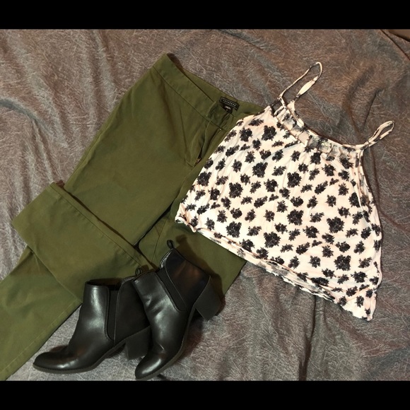 🔵Army Green Capris🔵 - Picture 1 of 3